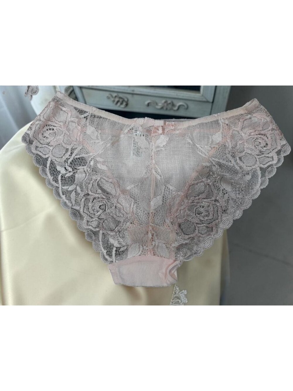 Bradelis New York Lace Cheeky Panty Soft Pink Size S NEW WITHOUT TAGS!